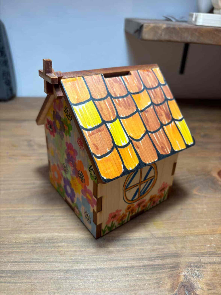 おうち型貯金箱（2,000円）